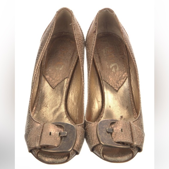 D&G gold Leather Distressed Accents Pumps
Size: 36.5 - Picture 3 of 5